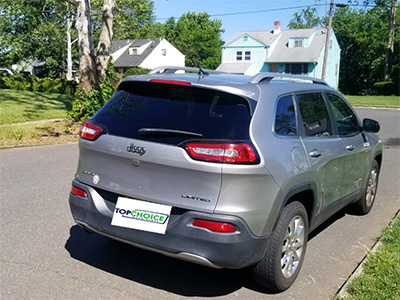 Gray family size SUV Jeep back glass after replacement with Top Choice